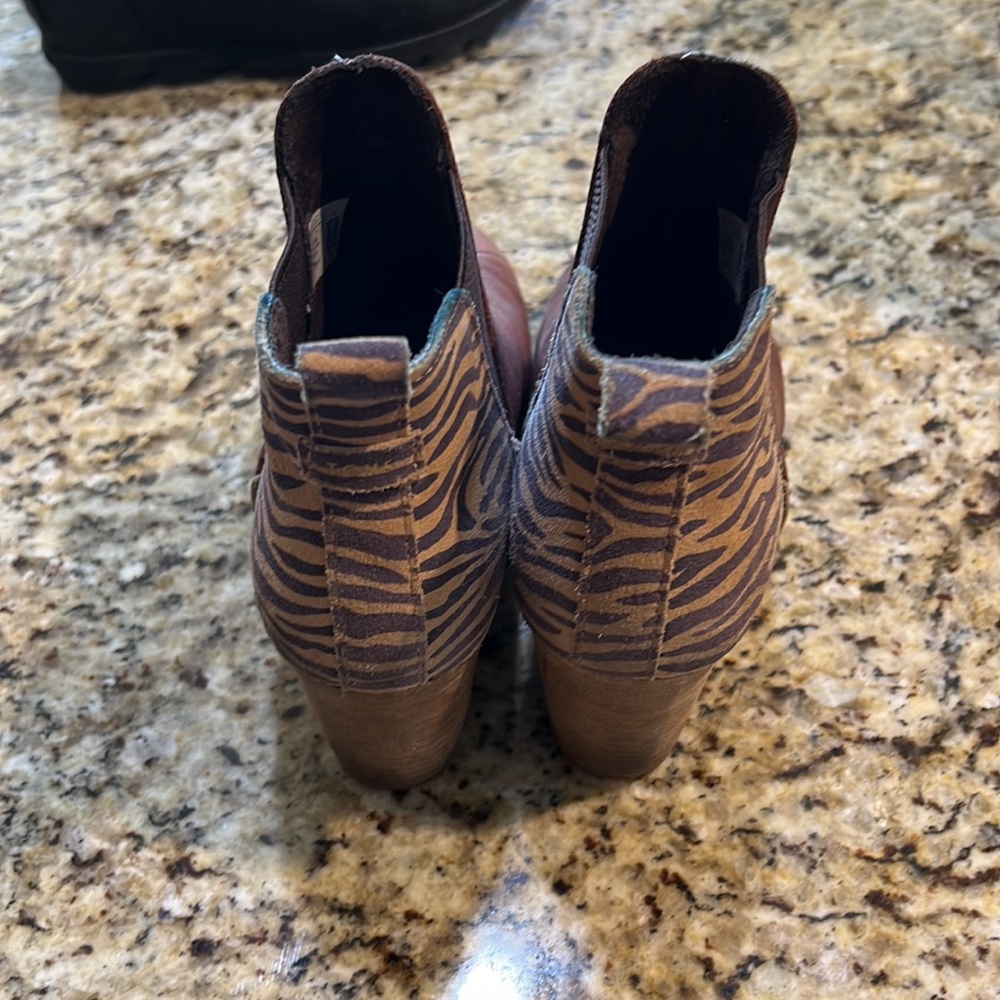 Tom’s booties - Picture 3 of 6